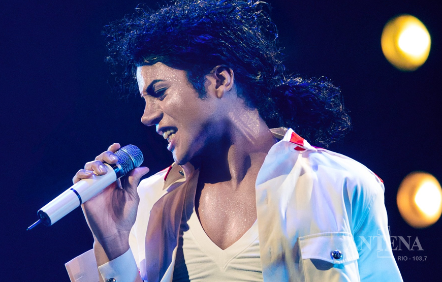 Novas imagens de Jaafar Jackson em cinebiografia como Michael Jackson impressionam fãs