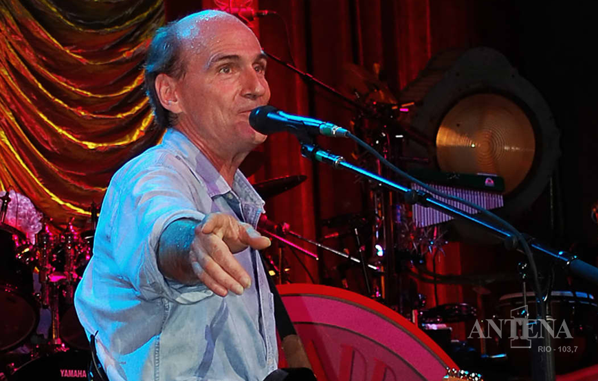 James Taylor divulga versão acústica da música “Fire and Rain”