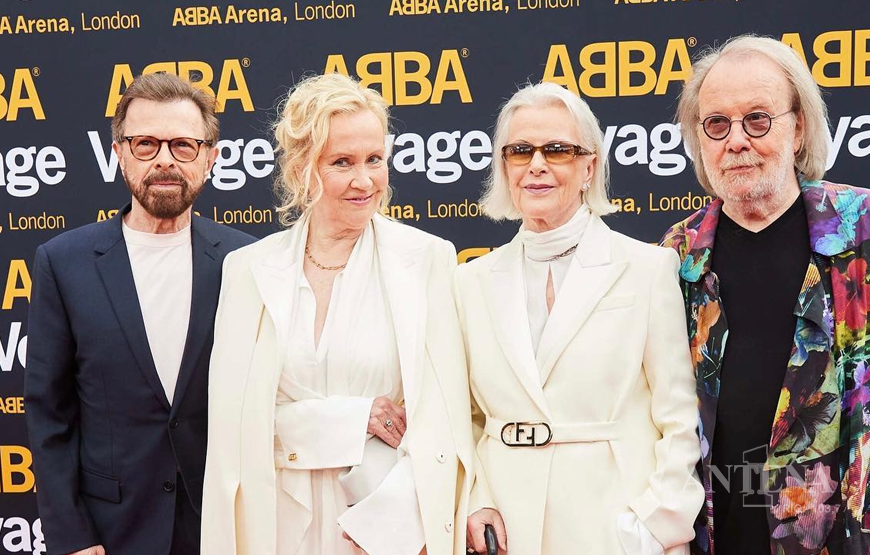 ABBA inicia turnê holográfica “ABBA Voyage”.