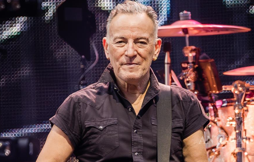 Bruce Springsteen adia restante da turnê para 2024 devido a problemas de saúde