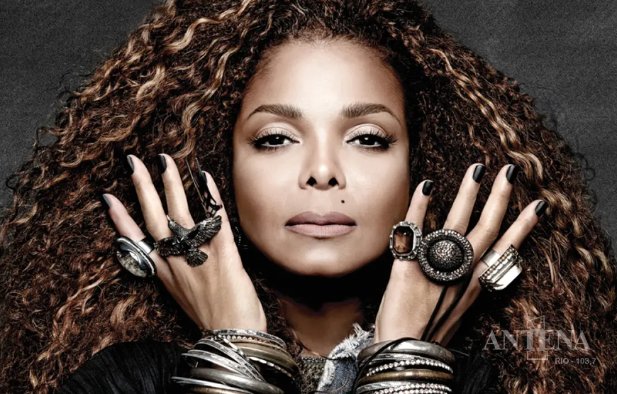 Janet Jackson surpreende fãs com elasticidade antes de ensaio