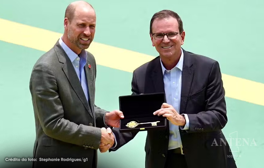Príncipe William chega ao Rio e recebe as  chaves da cidade  no Pão de Açúcar
