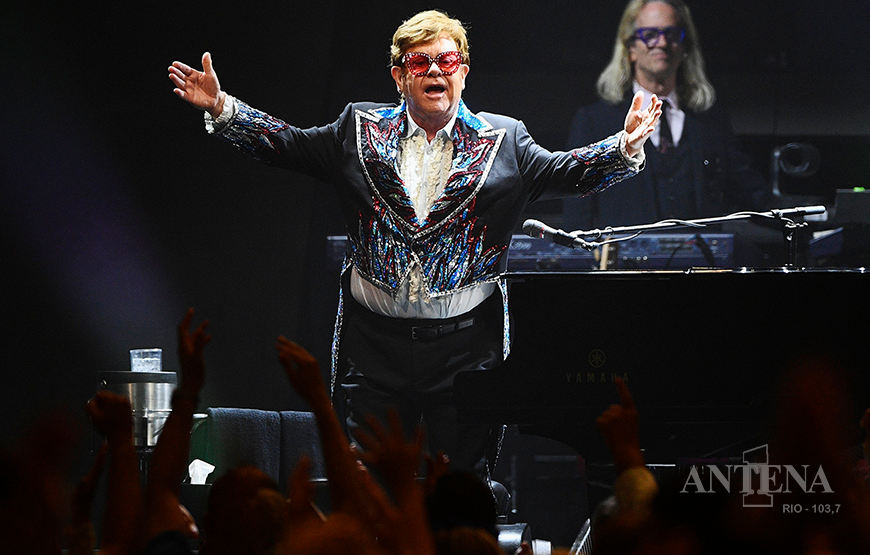 Aos 76 anos, Elton John se despede dos palcos em turnê com  show de despedida.