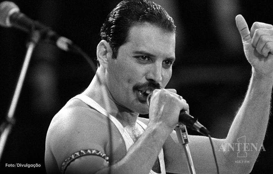 Livro reúne letras inéditas e rascunhos de Freddie Mercury